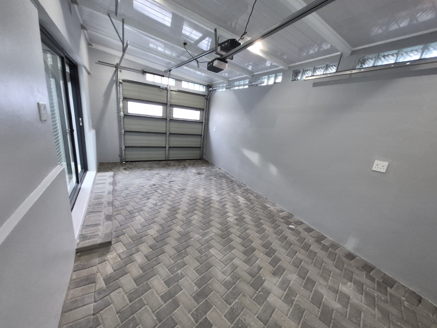 To Let 3 Bedroom Property for Rent in Crawford Western Cape